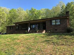 Pre-foreclosure in  JAMES MILES SUBDIVISION RD Barbourville, KY 40906
