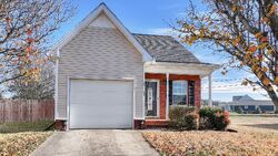 Pre-foreclosure in  Nahanee Ct Murfreesboro, TN 37130
