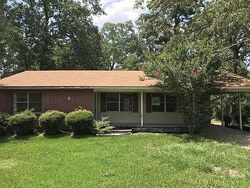 Pre-foreclosure in  Marilyn Dr Pearl, MS 39208