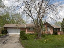 Pre-foreclosure in  Morcambe Bay Dr New Lenox, IL 60451