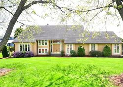 Pre-foreclosure in  Deanne Lynn Cir Windsor, CT 06095