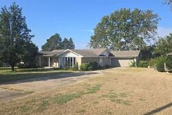 Pre-foreclosure in  S 7th St Okemah, OK 74859