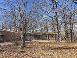 Pre-foreclosure in  Ozark Dr Lebanon, MO 65536