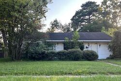 Pre-foreclosure in  Canal Blvd Shreveport, LA 71108