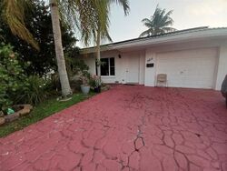 Pre-foreclosure in  Nw 82nd Ave Fort Lauderdale, FL 33321