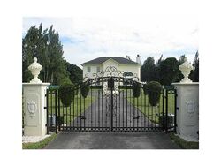 Pre-foreclosure in  Sw 196th Ln Fort Lauderdale, FL 33332