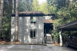 Pre-foreclosure in  Ne 80th Pl Redmond, WA 98052
