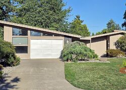 Pre-foreclosure in  Ne 129th Pl Portland, OR 97230