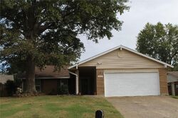 Pre-foreclosure in  Gawf Rd Muskogee, OK 74403
