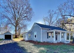  S Fieldcrest Rd, Eden NC