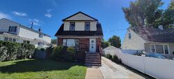 Pre-foreclosure in  MORRIS ST Freeport, NY 11520