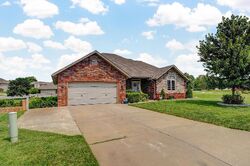 Pre-foreclosure in  W Bridgewood Ct Springfield, MO 65803