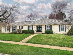 Pre-foreclosure in  Hanna Rd Ballwin, MO 63021