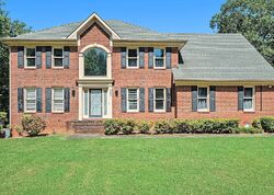 Pre-foreclosure in  Oak Leaf Ter Stone Mountain, GA 30087