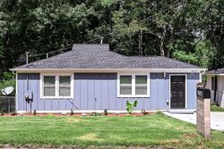 Pre-foreclosure in  Baker Rd Nw Atlanta, GA 30318