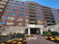 Pre-foreclosure in  Pearson St  Des Plaines, IL 60016