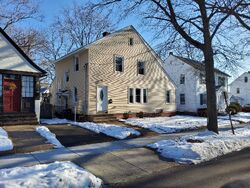 Pre-foreclosure in  Glen Rd New Haven, CT 06511