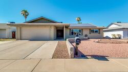 Pre-foreclosure in  W Maui Ln Glendale, AZ 85306