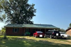 Pre-foreclosure in  Presley Dr Tupelo, MS 38801