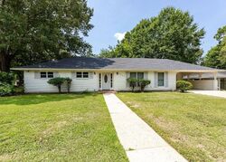 Pre-foreclosure in  Rickwood Dr Baton Rouge, LA 70810