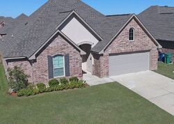 Pre-foreclosure in  Peak Valley St Youngsville, LA 70592