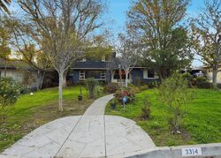 Pre-foreclosure in  LA CRESTA DR Bakersfield, CA 93305