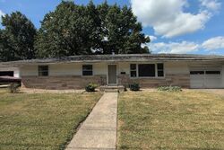  N Hamilton St, Sullivan IL