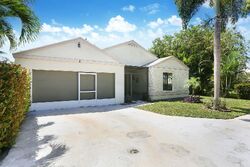 Pre-foreclosure in  Beckley Pl Boynton Beach, FL 33426