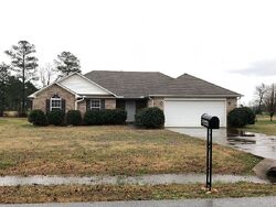 Pre-foreclosure in  COLONIAL DR Athens, AL 35614