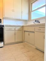  3/4 W 77th St, Los Angeles CA