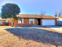 Pre-foreclosure in  W HEIDI WAY Mustang, OK 73064
