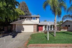 Pre-foreclosure in  La Riviera Dr Sacramento, CA 95826