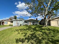 Pre-foreclosure in  San Vincente Way North Highlands, CA 95660