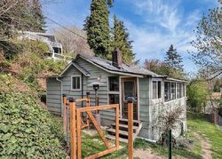 Pre-foreclosure in  NE 116th Pl Kirkland, WA 98034