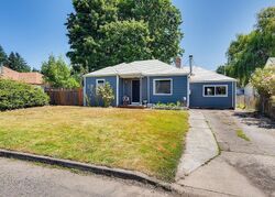 Pre-foreclosure in  Maple Blvd Troutdale, OR 97060