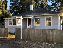 Pre-foreclosure in  SE Hill St Portland, OR 97222