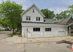 Pre-foreclosure in  N Richards St Milwaukee, WI 53212