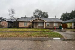 Persimmon St, Pasadena TX