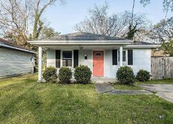 Pre-foreclosure in  PERONNE AVE Norfolk, VA 23509