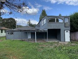 Pre-foreclosure in  PENNSYLVANIA ST Longview, WA 98632