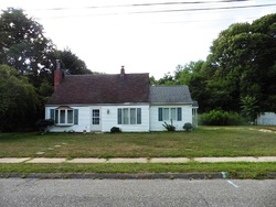 Pre-foreclosure in  LINDNER PL Smithtown, NY 11787