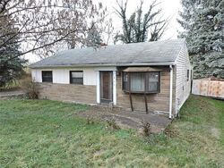 Pre-foreclosure in  W CARTER DR North Versailles, PA 15137