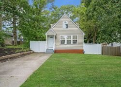 Pre-foreclosure in  HAWTHORNE ST Mastic, NY 11950