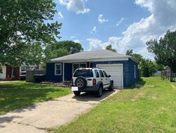 Pre-foreclosure in  OLD MAIN ST Newton, KS 67114