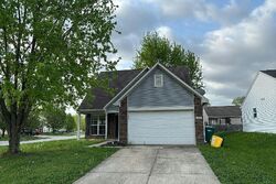 Pre-foreclosure in  OYSTER KEY LN Plainfield, IN 46168