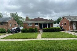  Salem Ln, Dearborn Heights MI