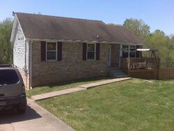 Pre-foreclosure in  GREEN VALLEY CT Clarksville, TN 37042