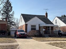 Pre-foreclosure in  KINGSBURY ST Dearborn Heights, MI 48127