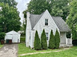 Pre-foreclosure in  EMERALD AVE Cincinnati, OH 45242