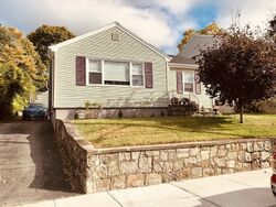  Oak Grove Ave, Fall River MA
